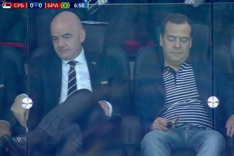 Прем’єр-міністр Росії заснув під час матчу Сербія - Бразилія