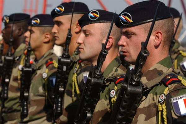 До лав французької армії призиватимуть в армію 16-річних хлопців і дівчат