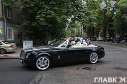  Rolls-Royce Phantom Drophead Coupe у центрі Києва 