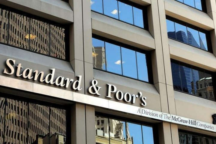 Агентство S&P підвищило рейтинг України
