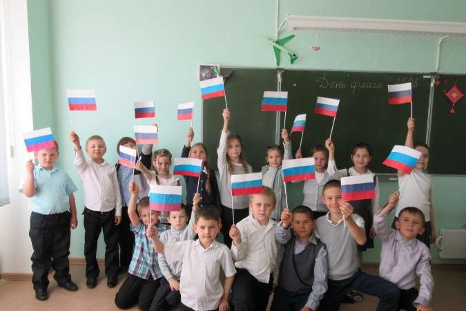 У російській школі випускникам випадково вручили «проукраїнські грамоти» (фото)
