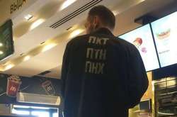  Брат Олексія Навального Олег у робі із написом «ПКТ ПТН ПНХ» 