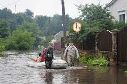 З підтоплених будинків евакуйовано 16 чоловік