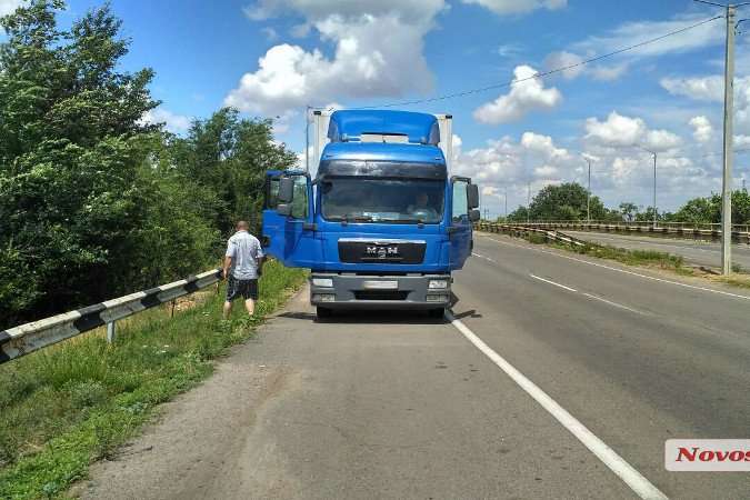 Під Миколаєвом зіткнулися легковик і вантажівка, постраждали троє дітей