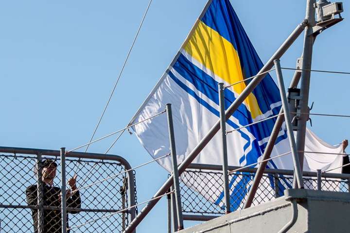 Порошенко: прапор України на кораблях ВМС знову замайорить у Севастополі