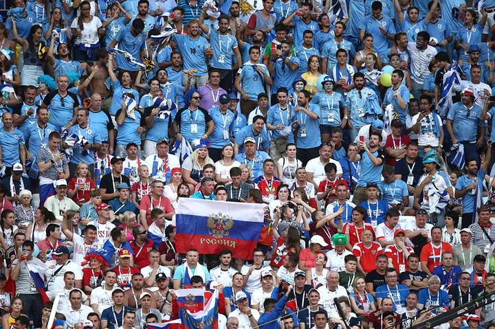 ФІФА оштрафувала Росію на 10 тисяч доларів за дискримінаційний банер на матчі з Уругваєм