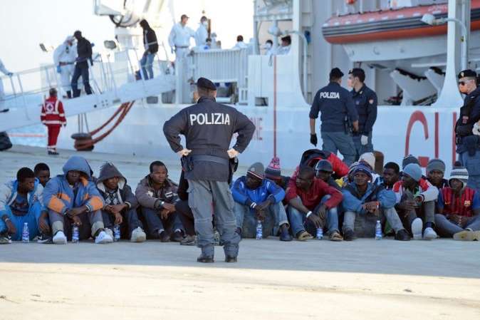 Італія закрила порти для кораблів із мігрантами