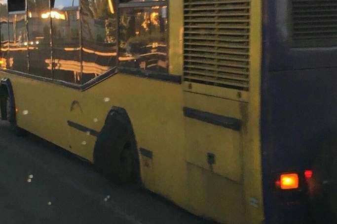 У Києві у двох автобусів на ходу відвалилися колеса (відео) 