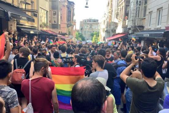 В Туреччині поліція жорстко розігнала марш ЛГБТ