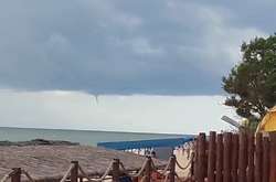 У курортну Кирилівку «залетів» смерч (відео)