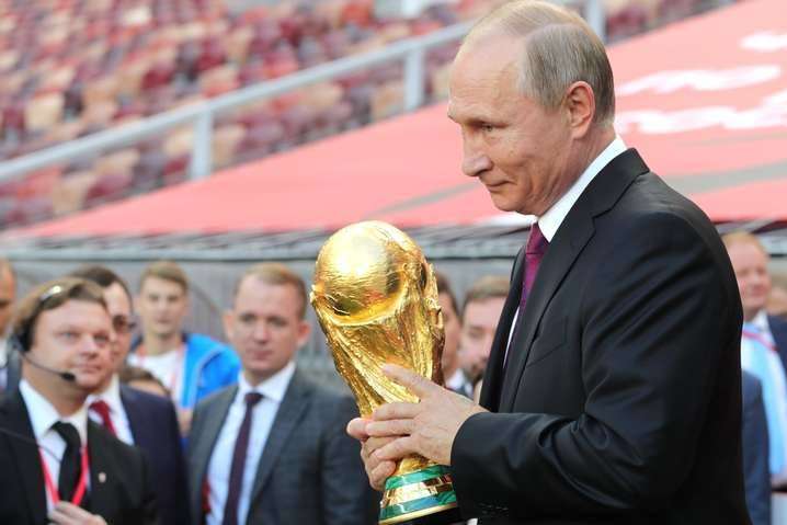 Скандал у Горішніх Плавнях: місцева влада витрачає гроші на популяризацію Чемпіонату світу у Росії