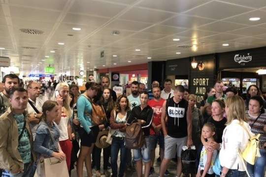 Українські туристи тепер застрягли в аеропорту Пальма-де-Майорка