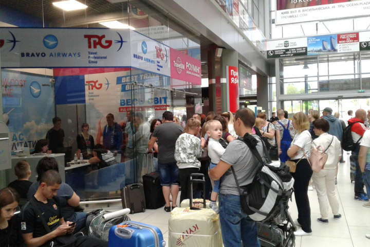 Українським туристам пообіцяли сьогодні ще два рейси з Тунісу