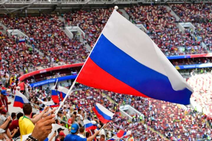 Російські фанати під час матчу з Уругваєм вивісили неонацистський банер