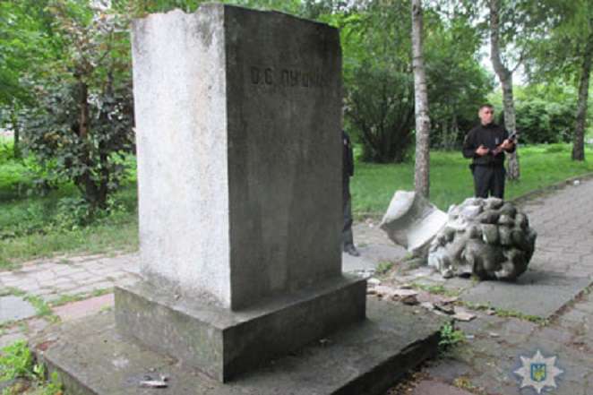 Поліція з'ясувала, що Пушкін на Львівщині впав, тому що «втомився» 