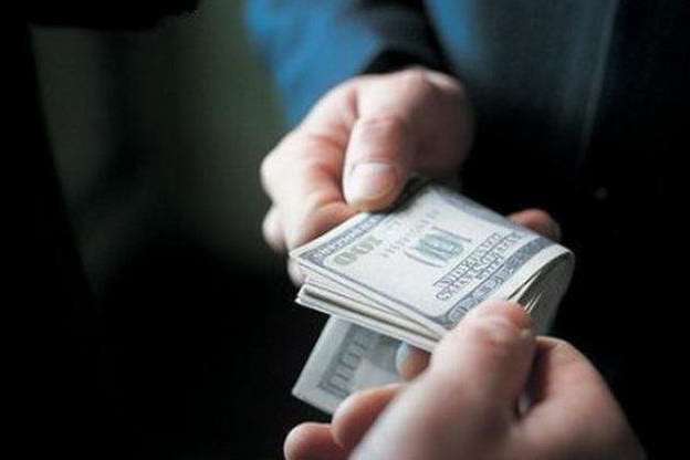 У «Борисполі» іноземці намагалися «купити» за $3 тис. в’їзд до України 