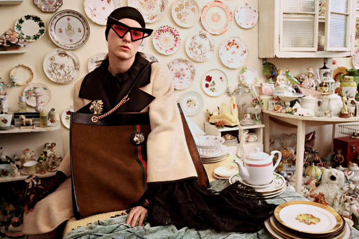 Gucci осень-зима 2018/19 - Кучки аутсайдеров в окружении странных предметов: новая рекламная кампания Gucci удивила сеть