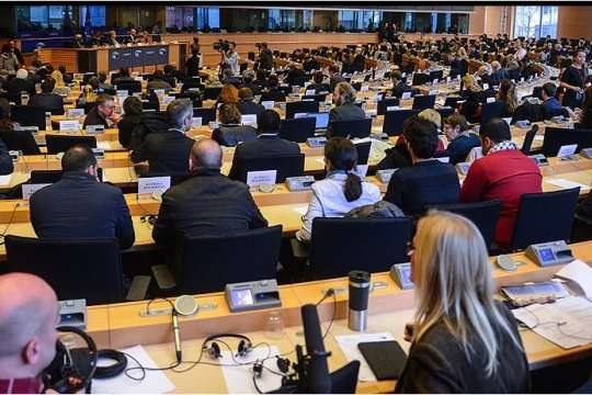 У Європарламенті група депутатів намагалася зірвати засідання 