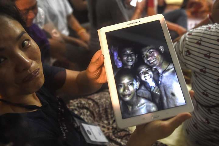 В Таиланде нашли живыми подростков, пропавших в затопленной пещере. Эвакуация может занять месяцы