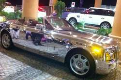 Неймовірна розкіш на фоні злиднів. Як насолоджується життям золота молодь Зімбабве