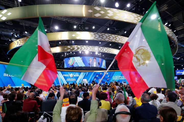 Иранский дипломат готовил теракт во Франции - СМИ