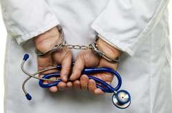 Працівники «Охматдиту» постали перед судом за махінації з ліками на мільйони