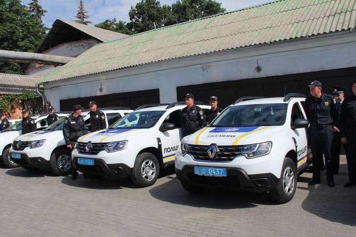 Вінницькі поліцейські отримали нові автівки