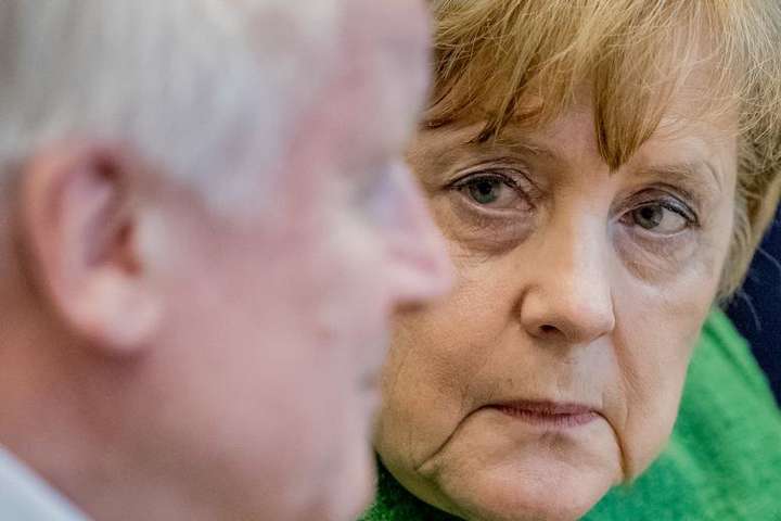 Перемога Меркель над Зеегофером у суперечці щодо біженців