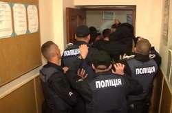 На Рівненщині активісти побилися з поліцією через закриття гімназії 