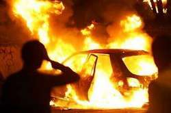 У дворі багатоповерхівки згорів BMW