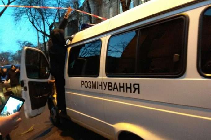 Не дочекався з'єднання з оператором: скривджений житель Одеської області «замінував» офіс «Київстару»