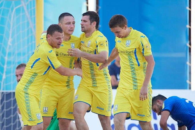 Збірна України з пляжного футболу провела спаринг і вирушила до Португалії