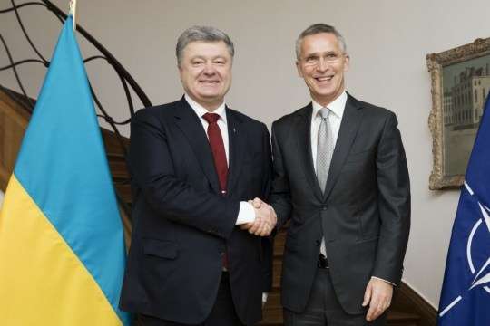 Петро Порошенко та Генеральний секретар Альянсу Єнс Столтенберг - На саміті НАТО Порошенко і Столтенберг зроблять спільну заяву