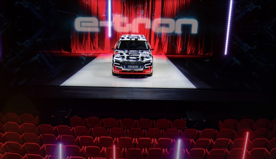 Прототип Audi e-tron раскрывает интерьер будущего (фото)