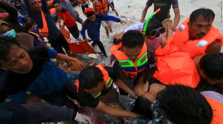 Біля Індонезії затонув пором: 34 людини загинули