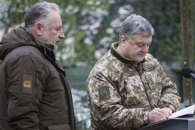 Петро Порошенко і Павло Жебрівський - Верховний Суд відмовився відкривати справу «активісти проти Порошенка»