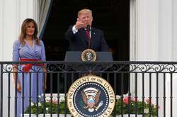 Меланія Трамп в ефектній сукні відвідала пікнік на честь Дня незалежності США. Фотогалерея