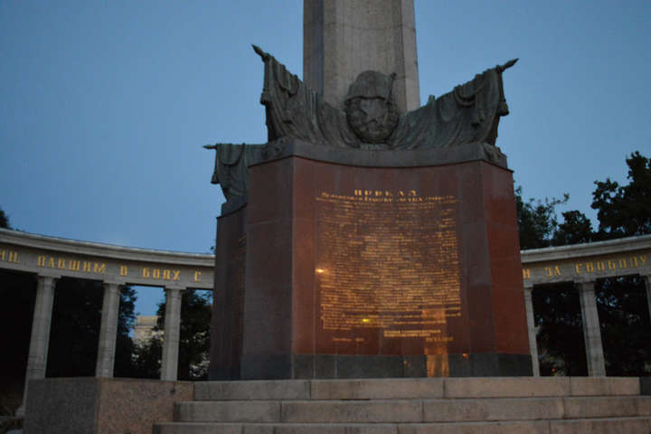 В Австрии третий раз за полгода надругались над памятником советским воинам