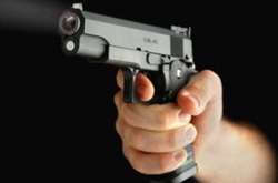 В Киеве в автомобиле обнаружено тело мужчины с огнестрельными ранениями