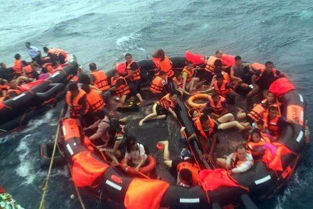 У Таїланді перекинулися два човни з туристами: зникли 49 людей