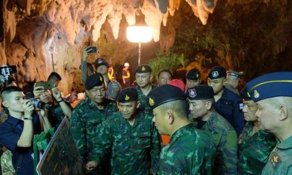 Маск запропонував владі Таїланду допомогу в порятунку дітей із печери