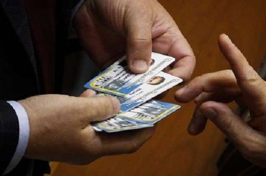 Депутати отримають ID-картки наступного року 