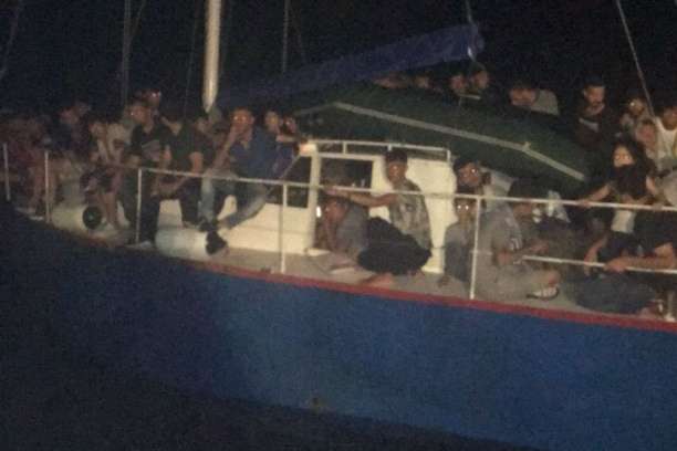 В Італії затримали українську яхту з турецькими мігрантами