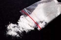 На Оболоні на вулиці затримали чоловіка з наркотиками