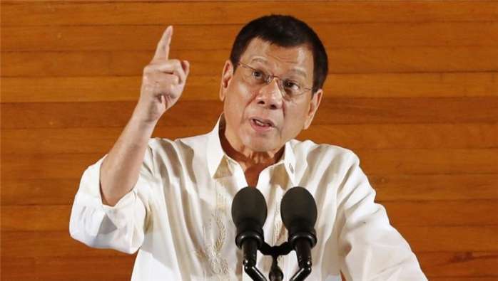 Президент Філіппін пообіцяв подати у відставку, якщо йому доведуть, що Бог є