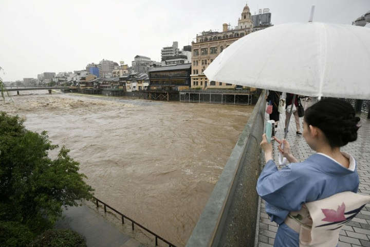 У Японії через дощі загинули вже 38 людей