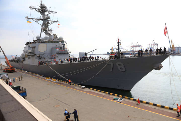 До Одеси зайшов американський есмінець USS Porter: фото