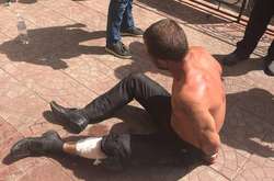 Патрульні прострелили ногу чоловіку, який напав на них у Києві