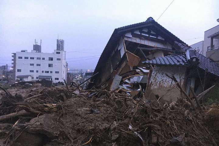 Безпрецедентні дощі в Японії: кількість жертв сягнула 88