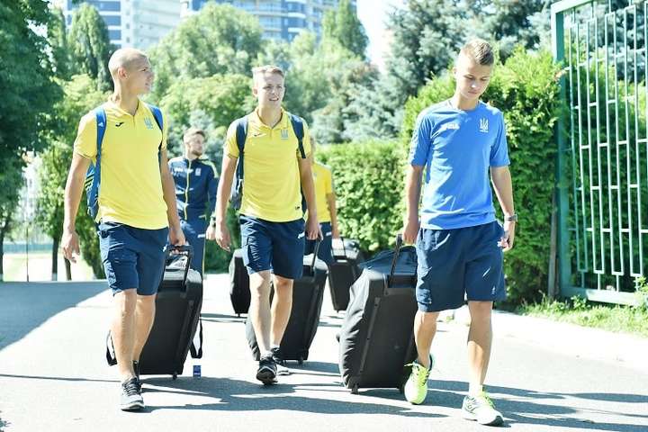 Збірна України з футболу прибула до Фінляндії на чемпіонат Європи